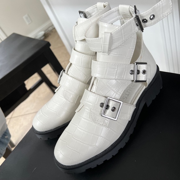 NWOB COCONUTS BY MATISSE AXEL BOOT WHITE SIZE 8 - Picture 4 of 8